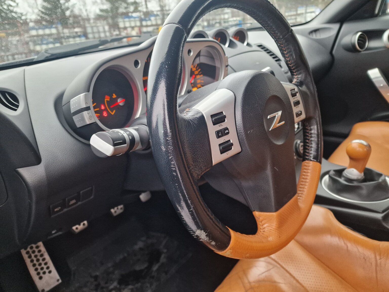 Innenraumfoto von 2004 Nissan 350Z