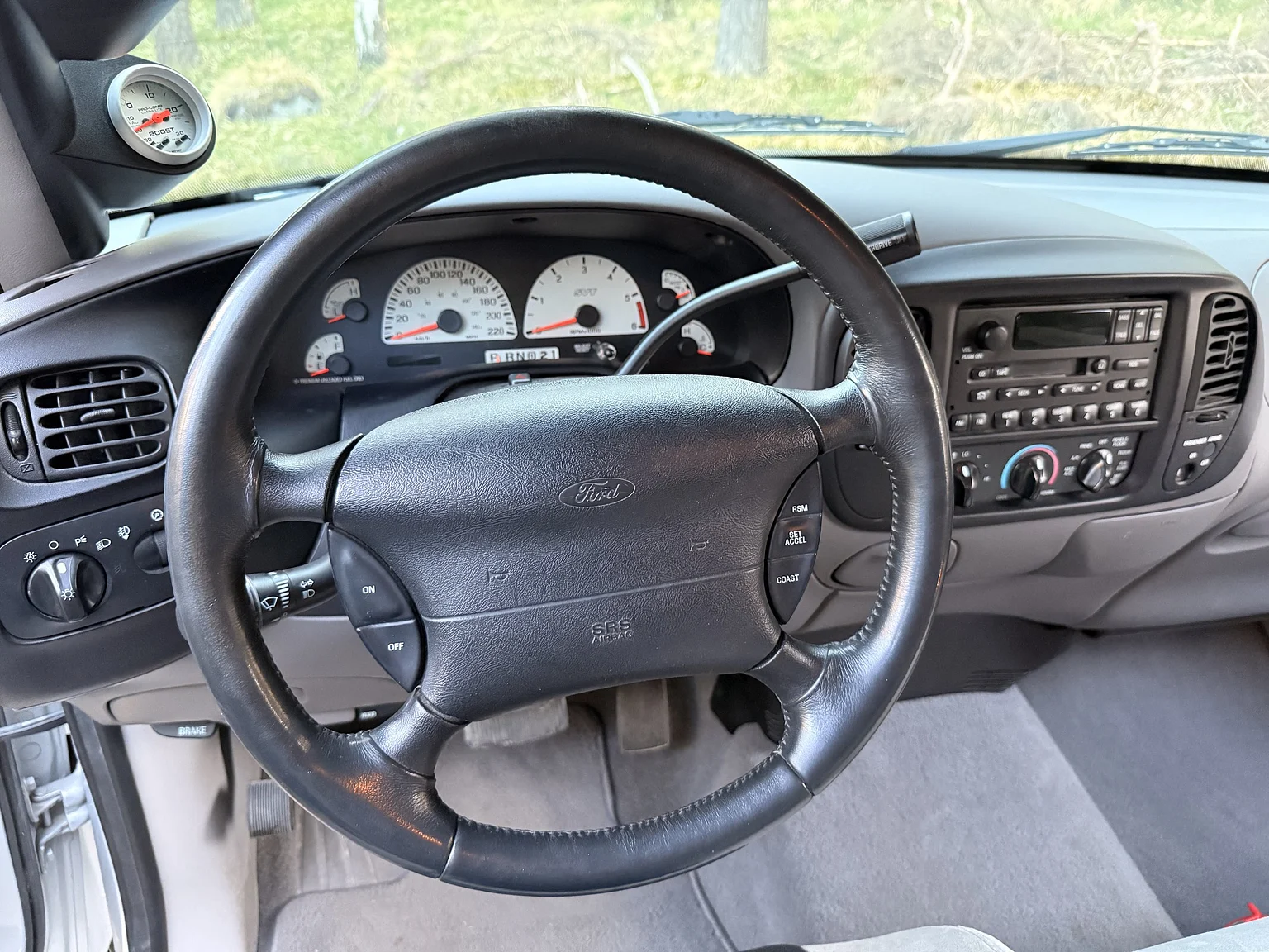 Innenraumfoto von 2002 Ford F 150 Lightning / Kenne Bell (12)