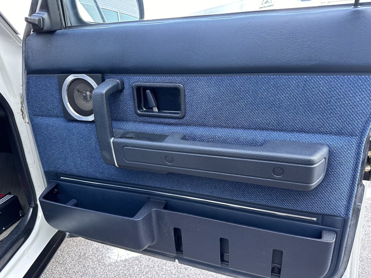 Interior image of 1991 Volvo 240 GLT