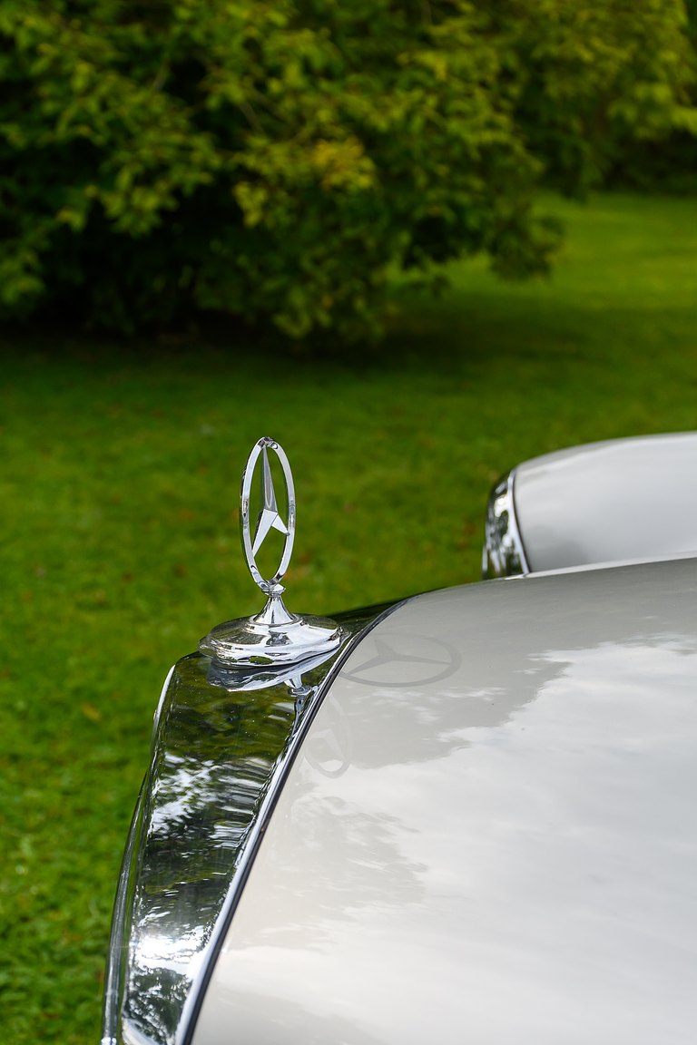Exterior image of 1969 Mercedes-Benz 300 SEL