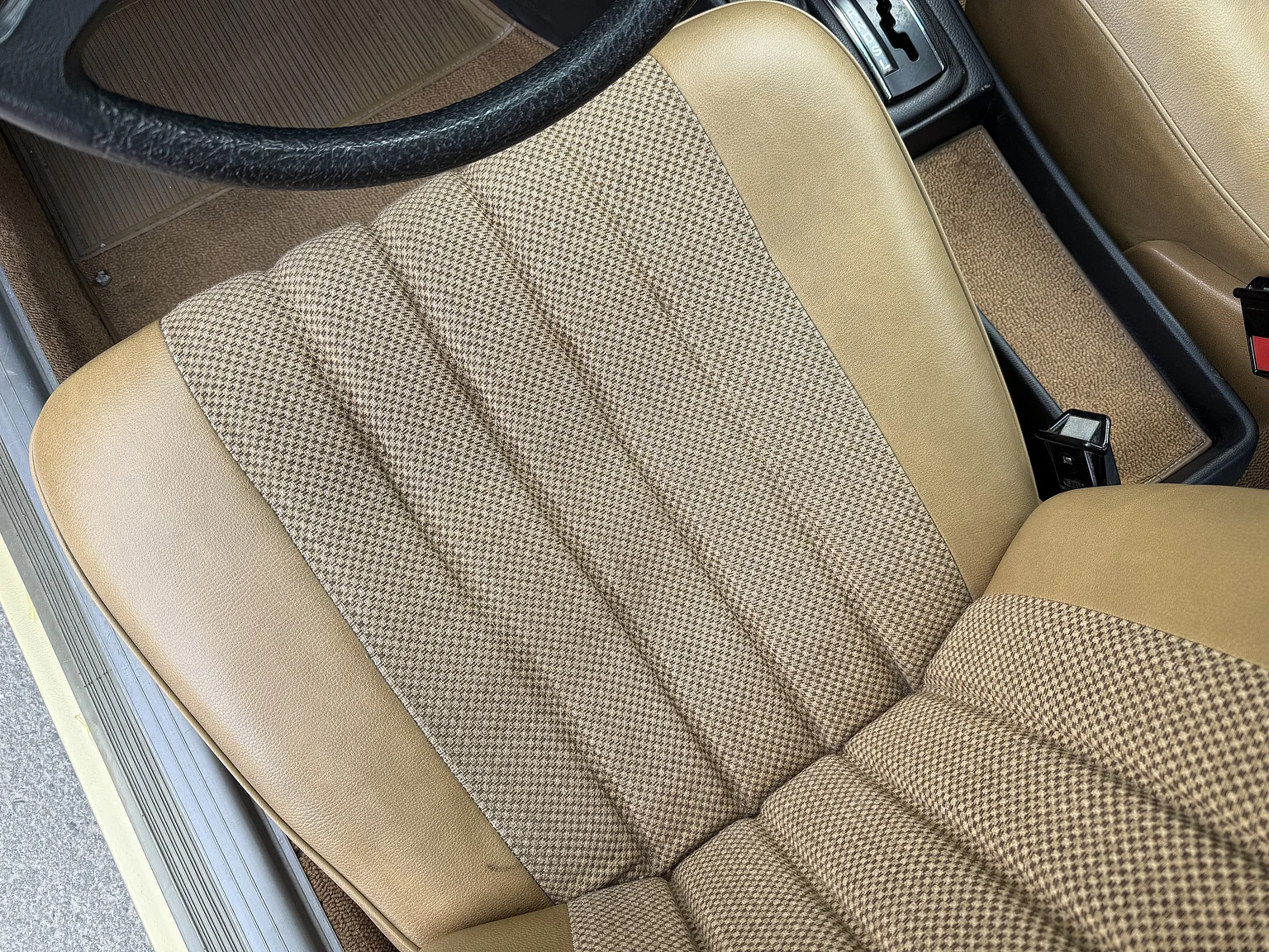 Innenraumfoto von 1974 Mercedes-Benz 230 Automatic (22)