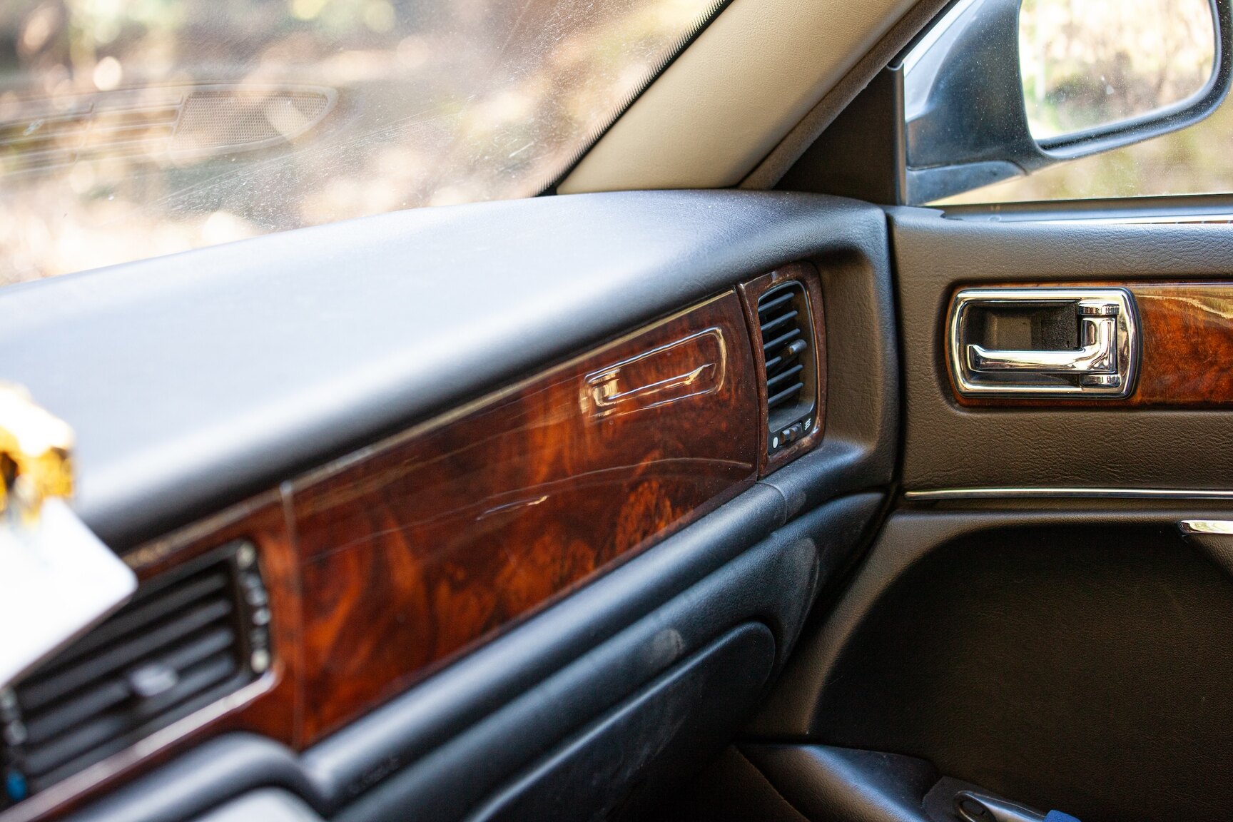 Interior image of 1997 Jaguar XJ6 3.2