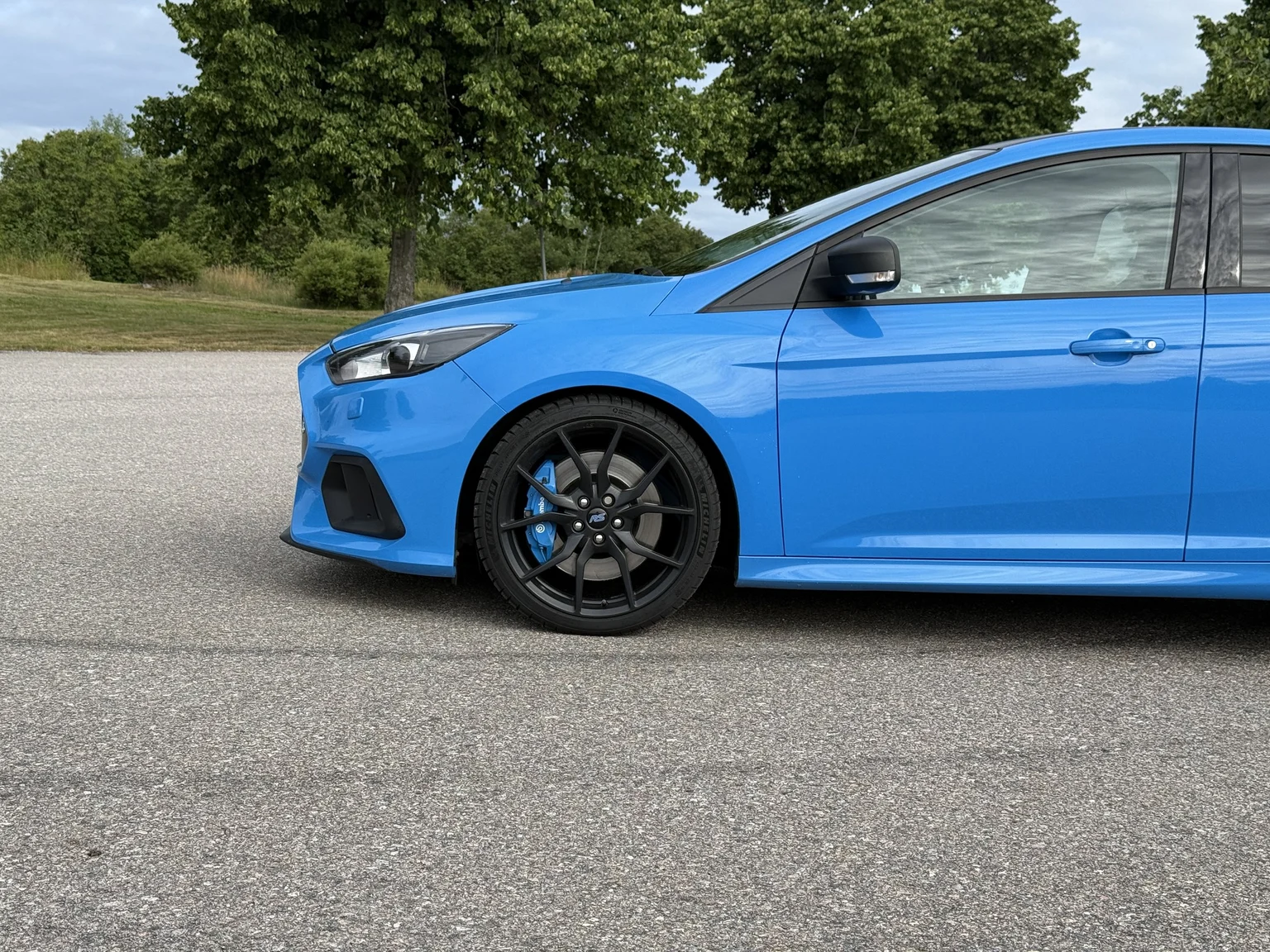 Exteriörbild på 2018 Ford Focus RS (13)