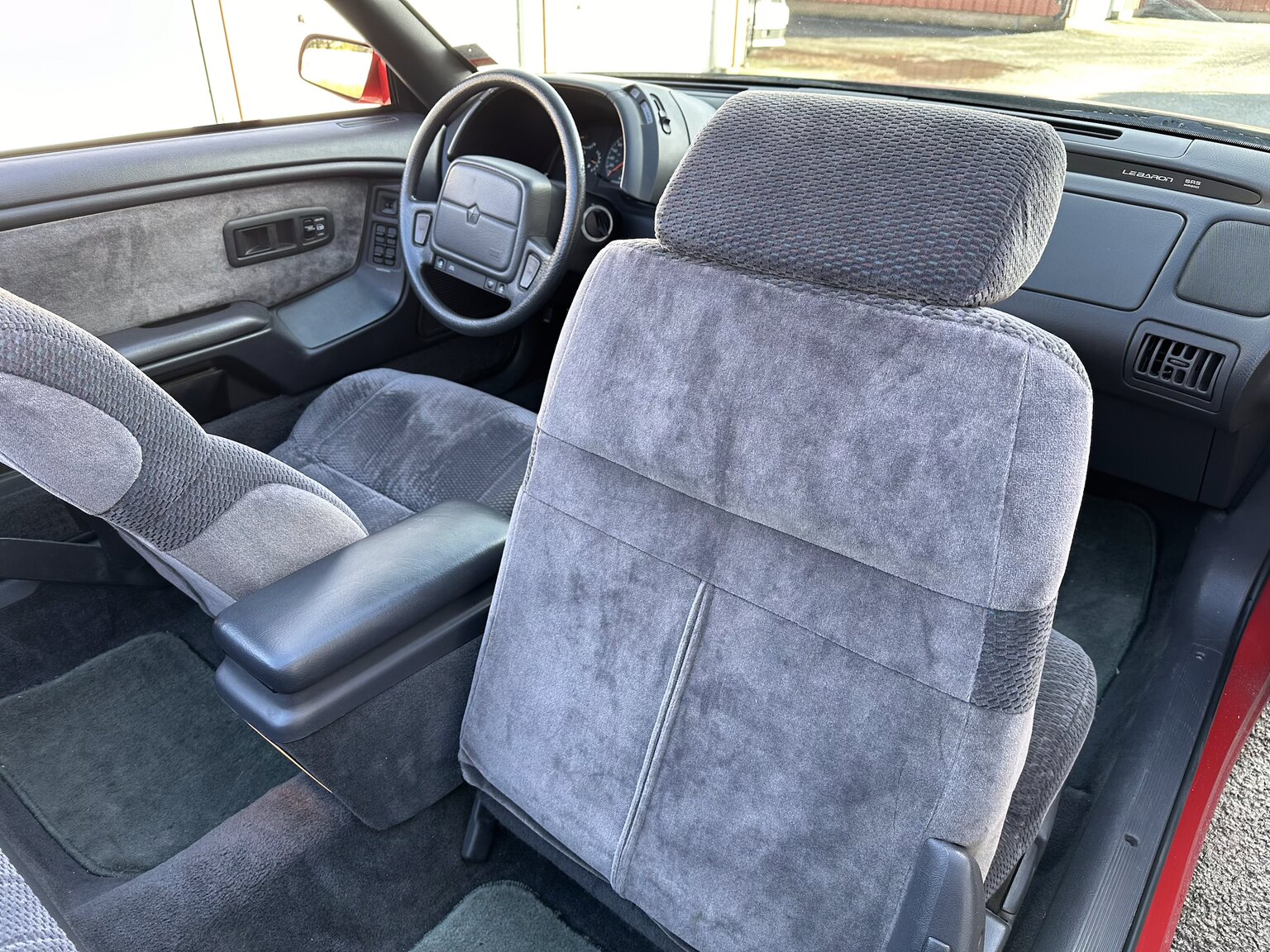 Innenraumfoto von 1995 Chrysler LeBaron