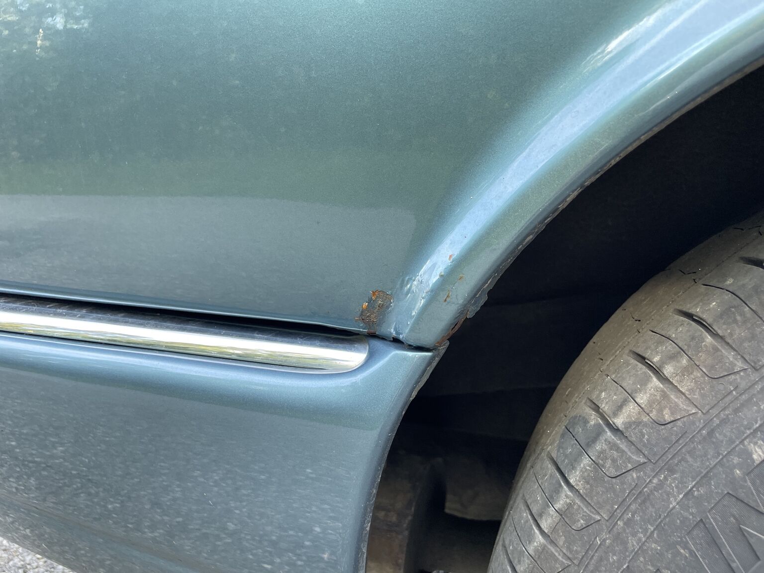 Exteriörbild på 1998 Jaguar XJ8 Sovereign (20)