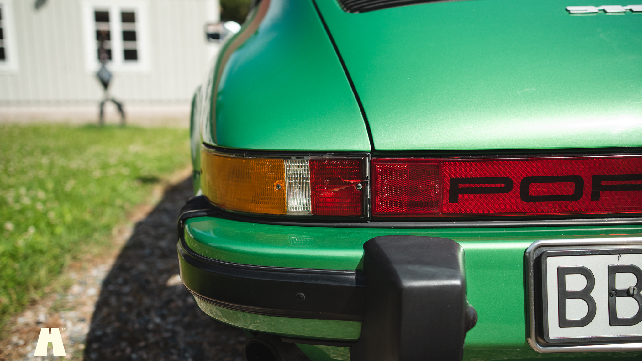 Exterior image of 1976 Porsche 911 Targa