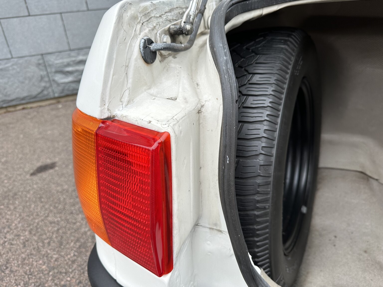 Interior image of 1988 Audi 80 (43)