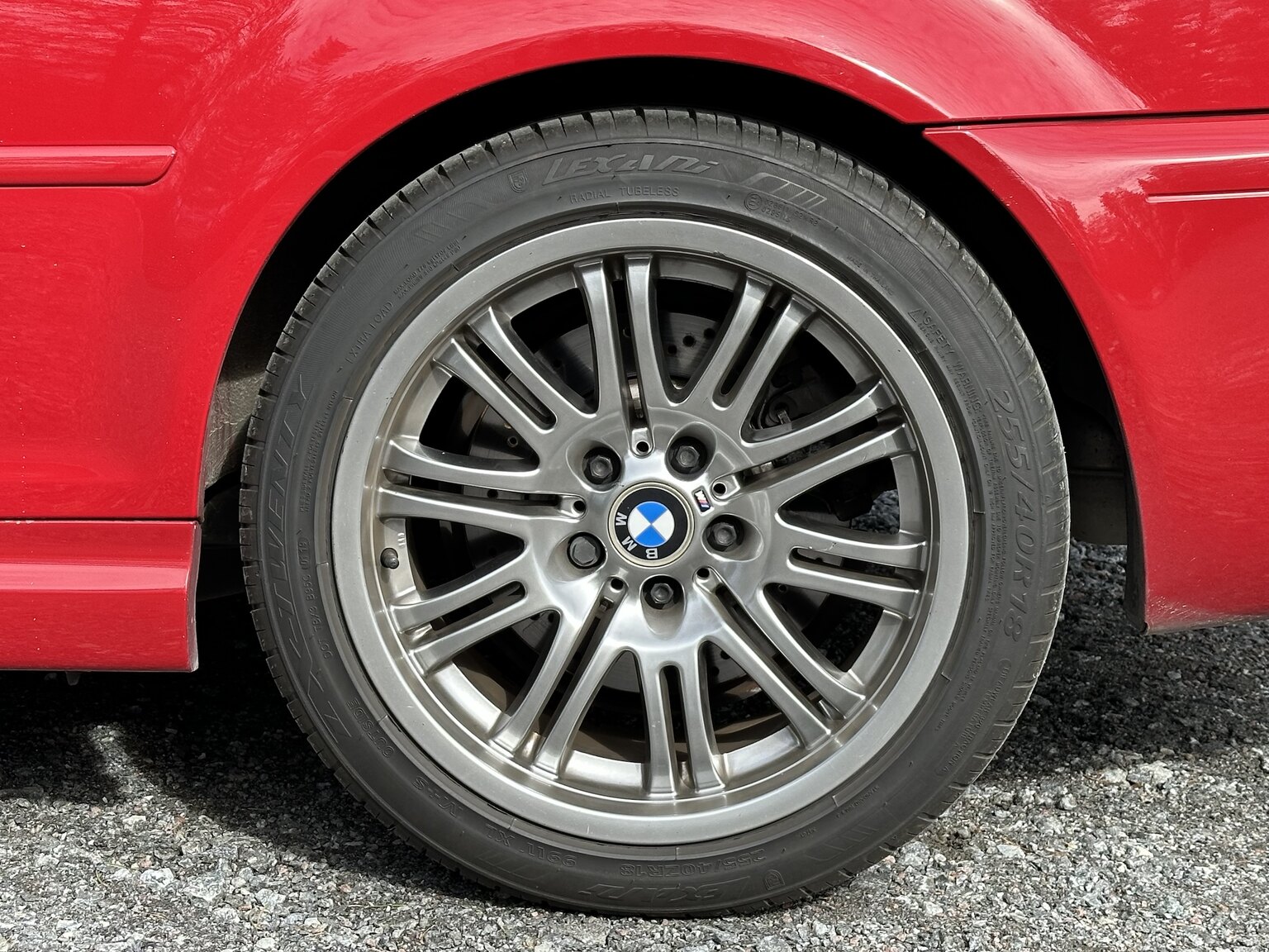 Exteriörbild på 2002 BMW M3 Coupé (17)