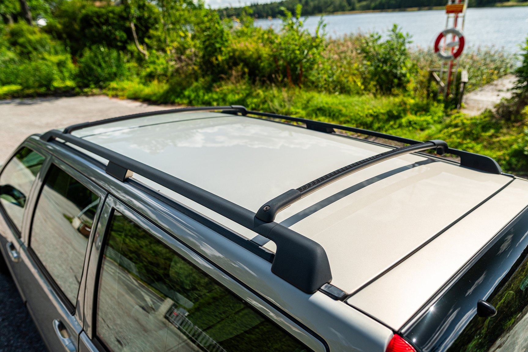Exterior image of 2000 Volvo V70 XC 2.4 T AWD 