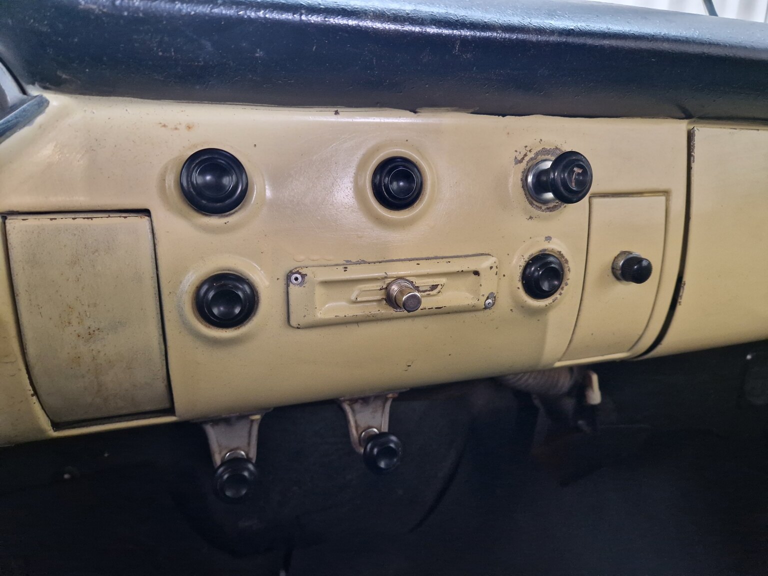 Innenraumfoto von Chevrolet Apache (SÅLD PÅ PLATS) 