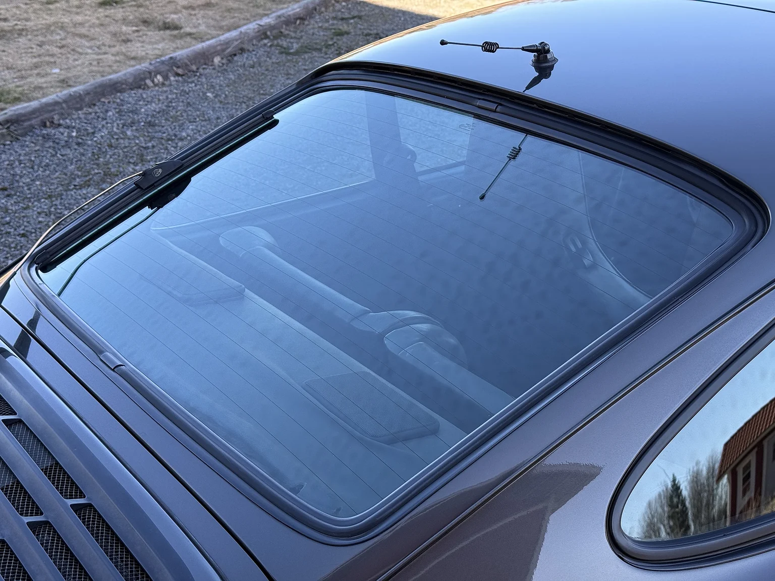 Exterior image of 1989 Porsche 911 / 930 3.3 Turbo 5-speed (84)