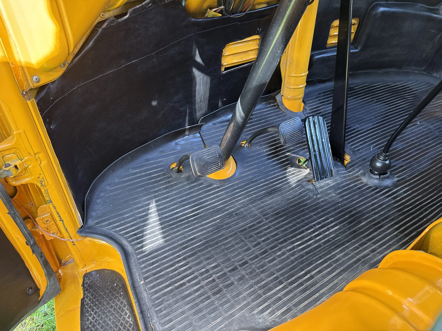 Innenraumfoto von 1975 Volkswagen Transporter Campervan (10)