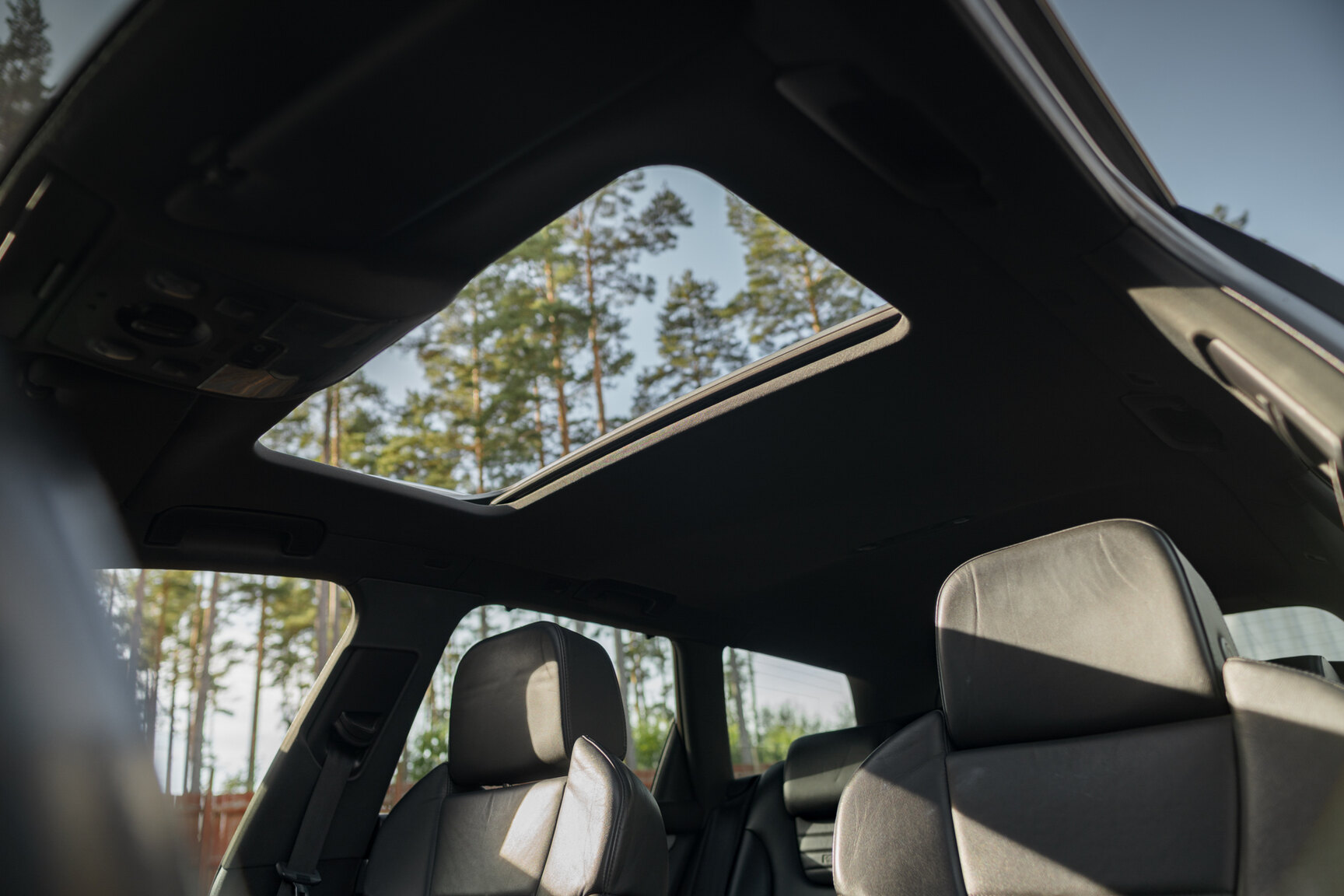 Interior image of 2005 Audi S4 Avant (30)
