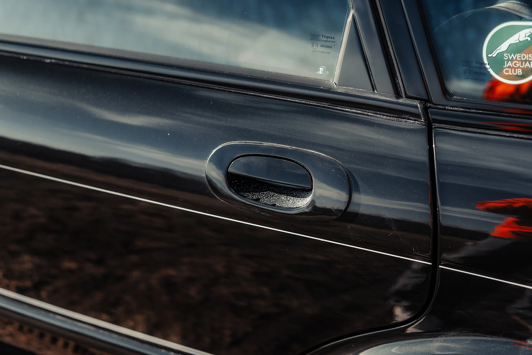 Exterior image of 1997 Jaguar XJR 4.0 Kompressor NO RESERVE (31)