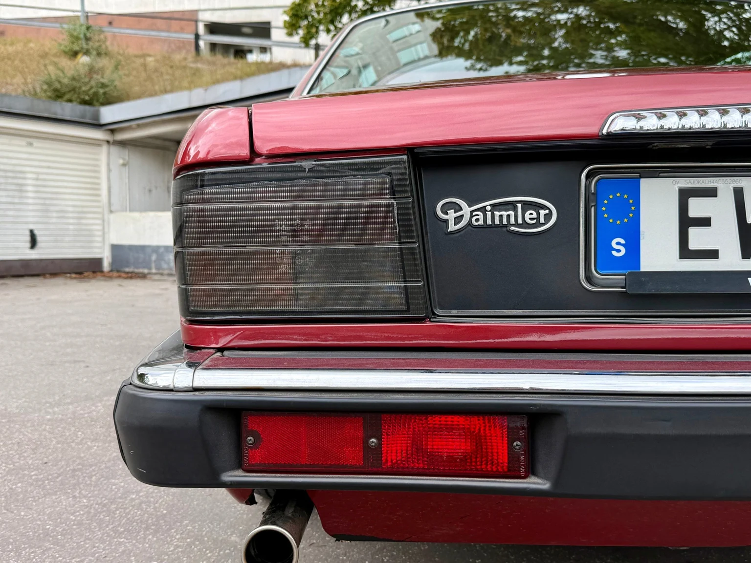 Exteriörbild på 1988 Daimler Six (26)
