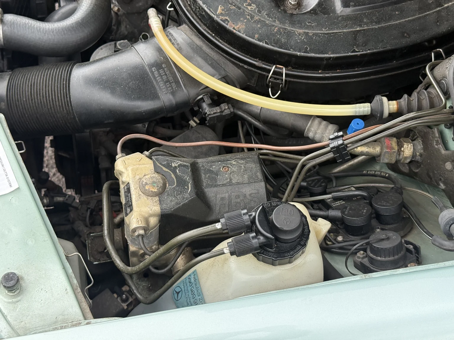 Image of 1991 Mercedes-Benz 300 E 4MATIC mechanics (11)
