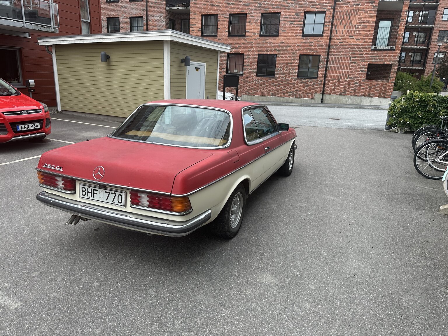 Exteriörbild på 1977 Mercedes-Benz 280 CE