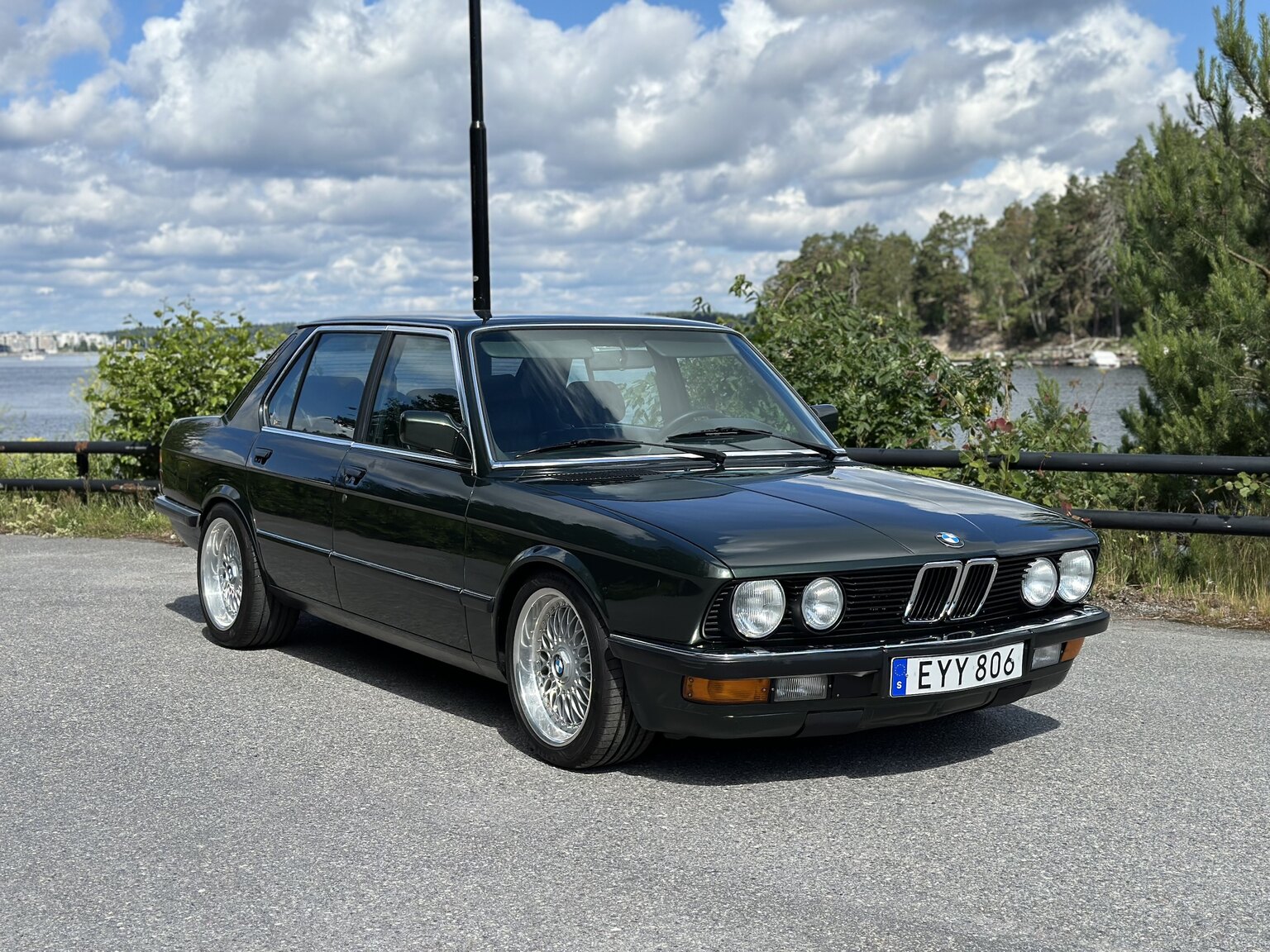 Exterior image of 1985 BMW 525E