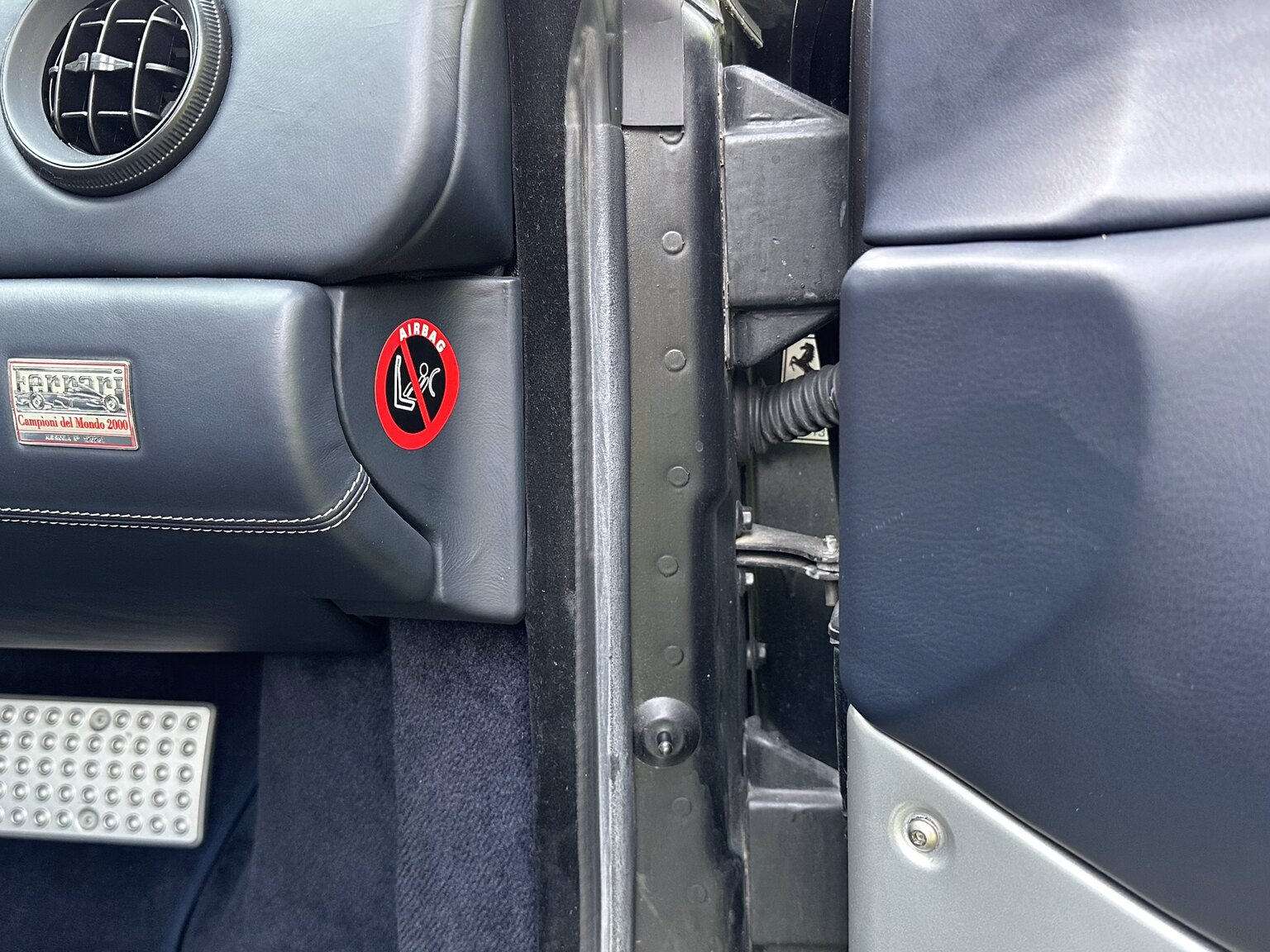 Interior image of 2001 Ferrari 360 Modena V8 Manual (27)