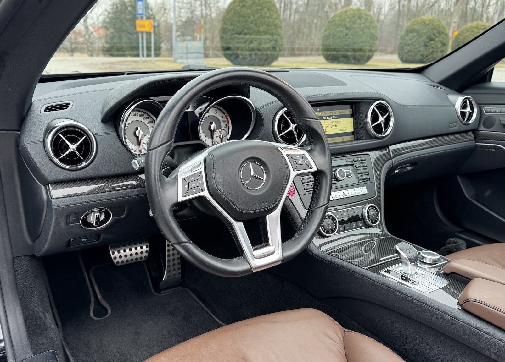 Interior image of 2013 MERCEDES-BENZ SL 500