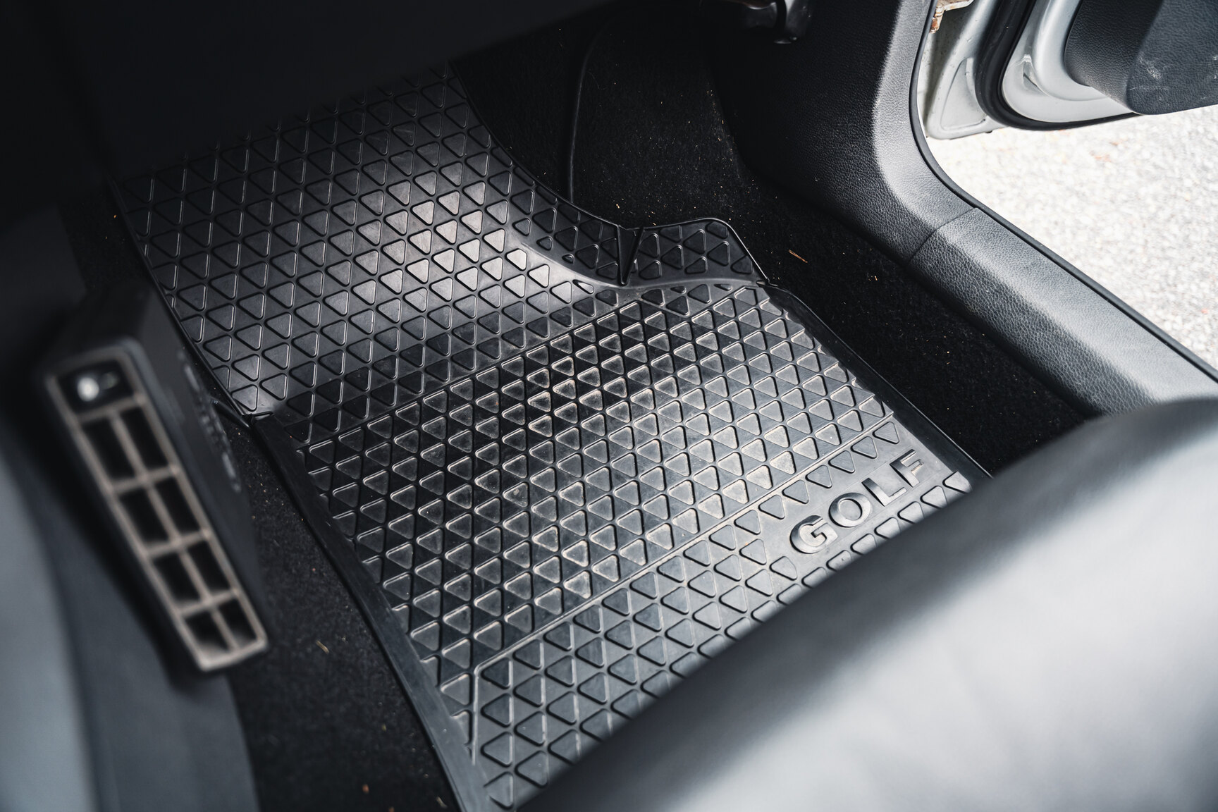 Innenraumfoto von 2007 Volkswagen Golf R32 (42)