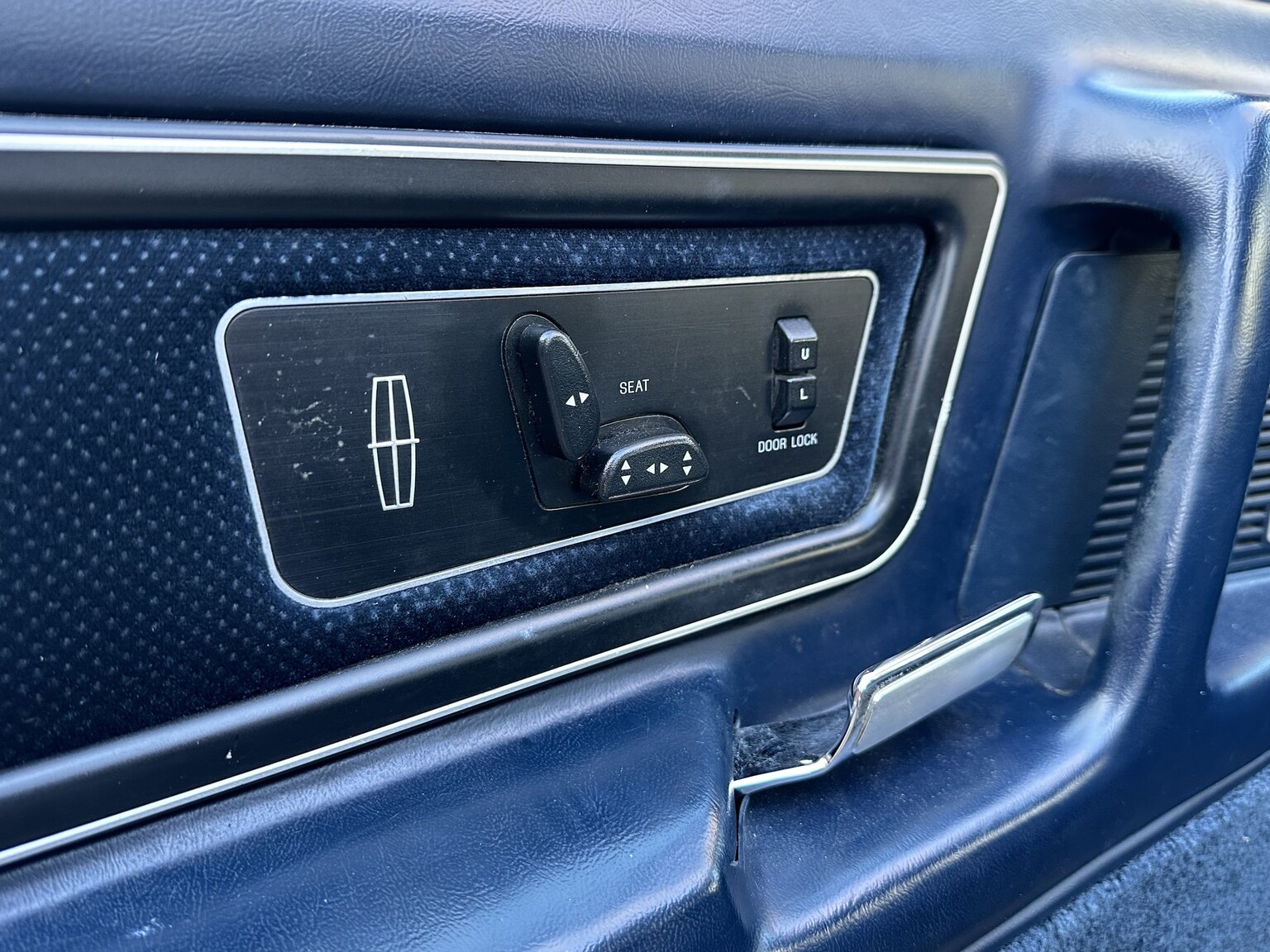 Innenraumfoto von 1987 Lincoln Mark VII LSC