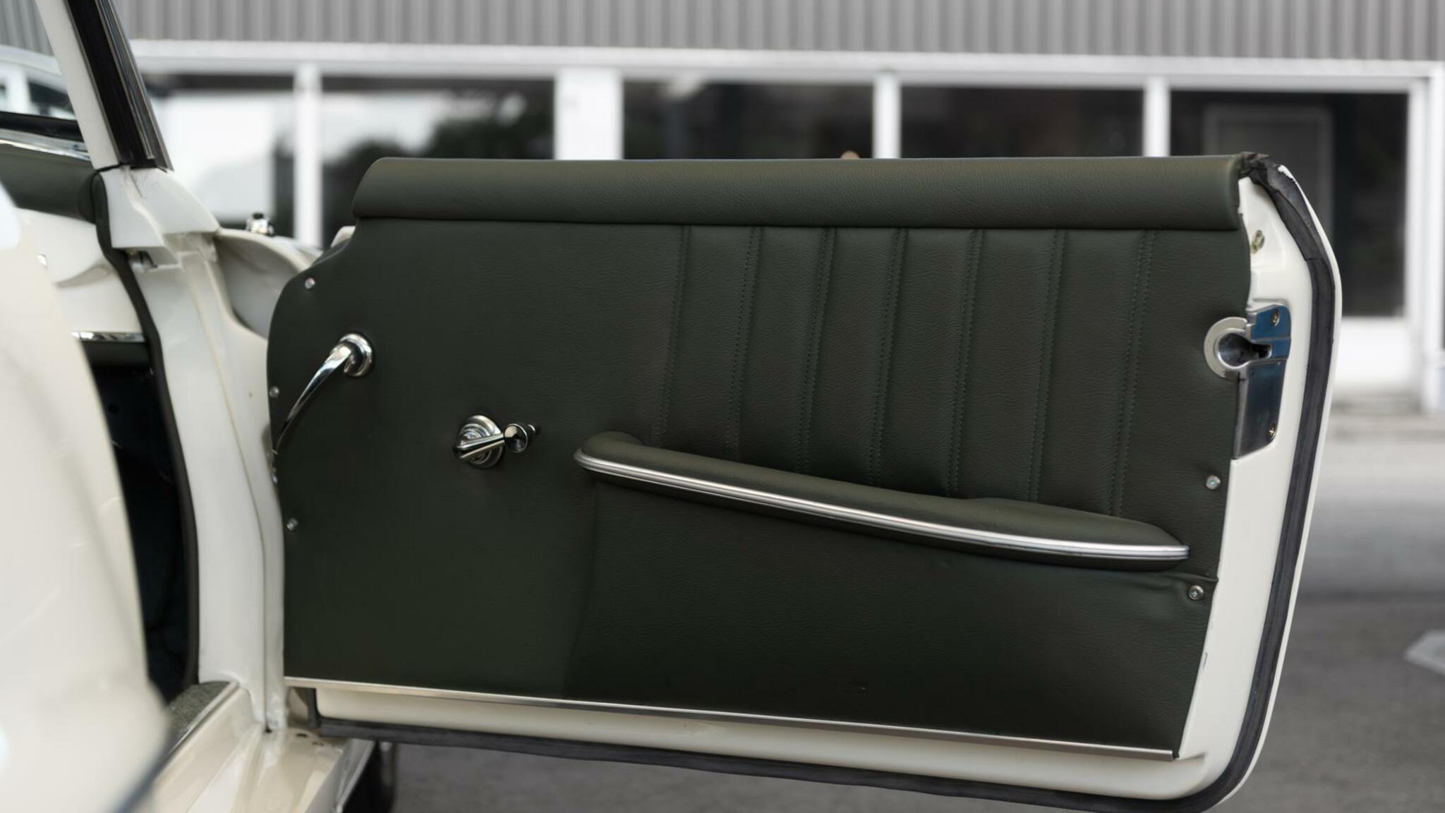 Innenraumfoto von 1956 Mercedes Benz 190 SL Roadster (17)