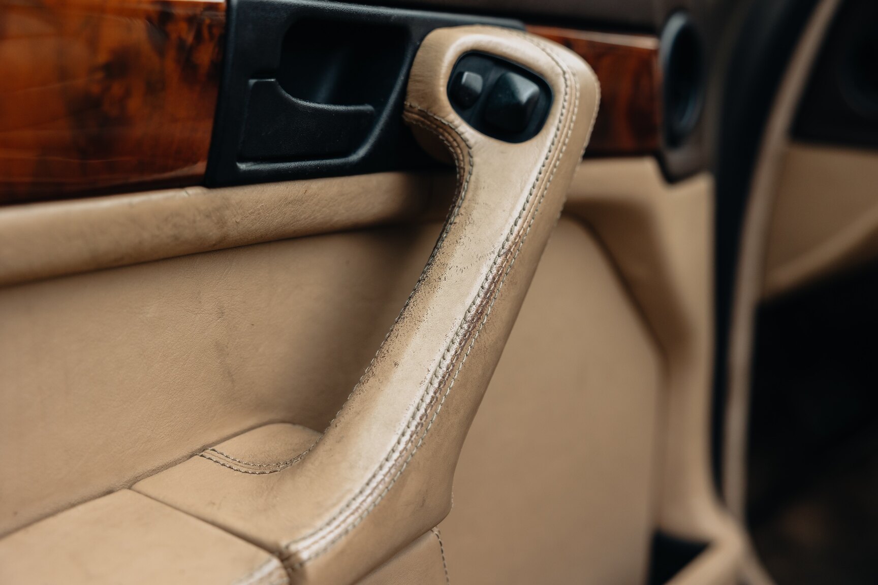 Interiörbild 1990 BMW 750iL (12)