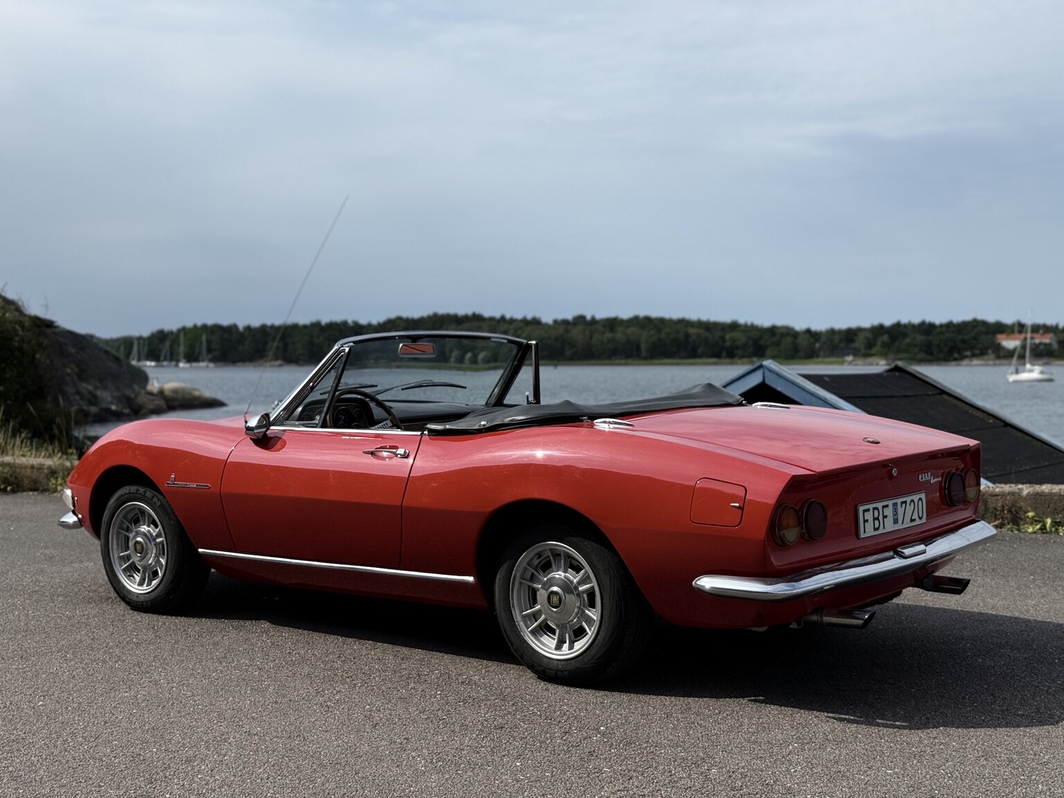 Exterior image of 1968 Fiat Dino Spider