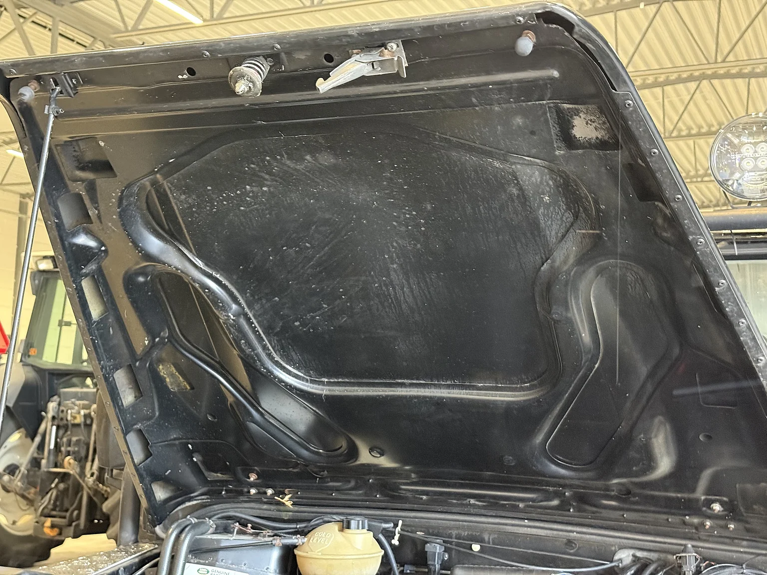 Image of 2000 Land Rover Defender 110 Tomb Raider (12) mechanics