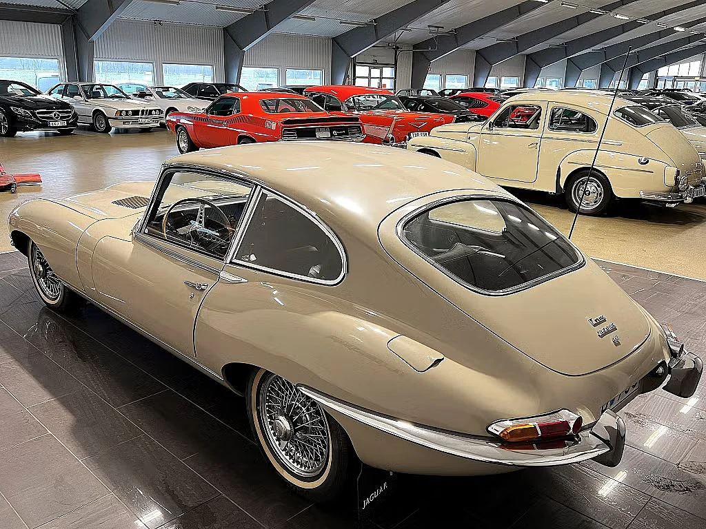 Exteriörbild på 1967 Jaguar E-Type (4)