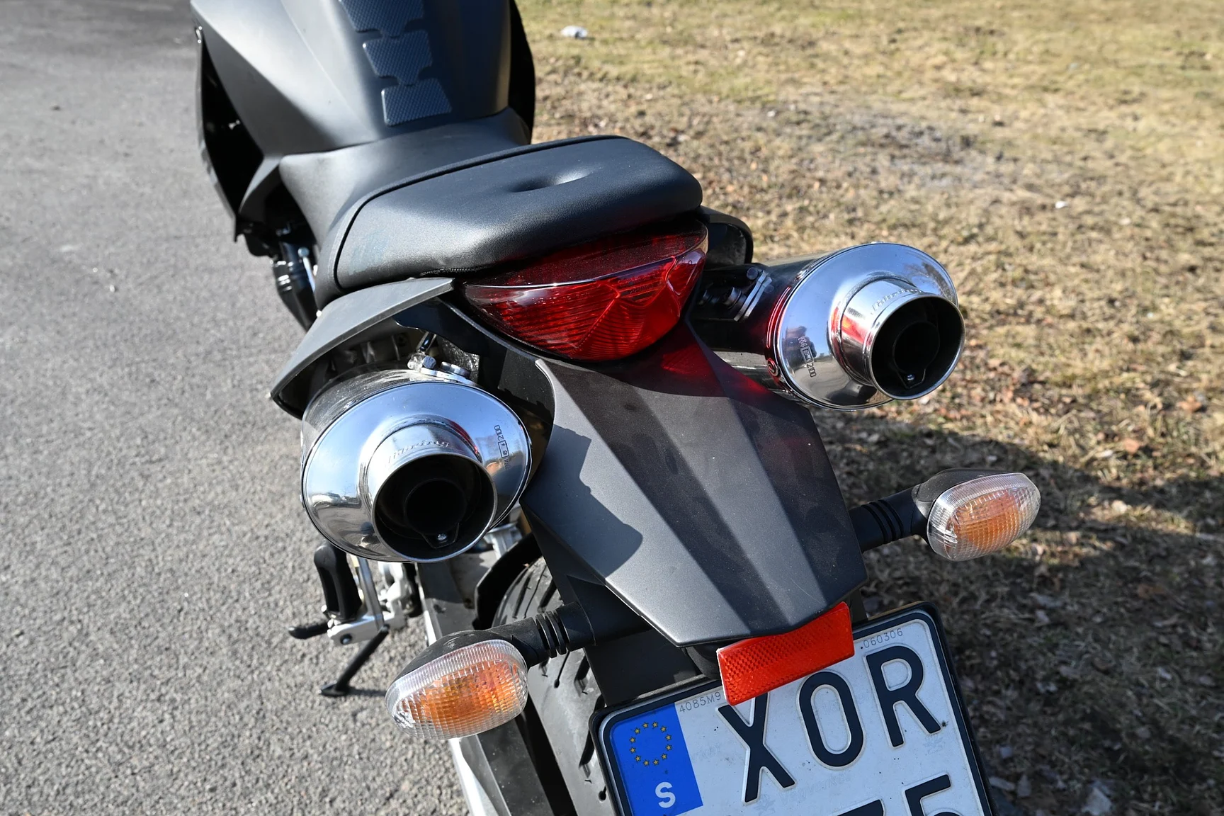 Exterior image of 2005 KTM 990 Super Duke (48)