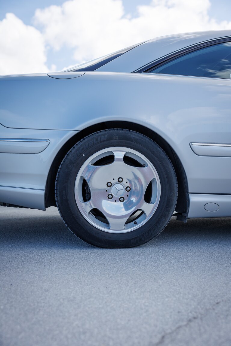 Exteriörbild på 2000 Mercedes-Benz CL600