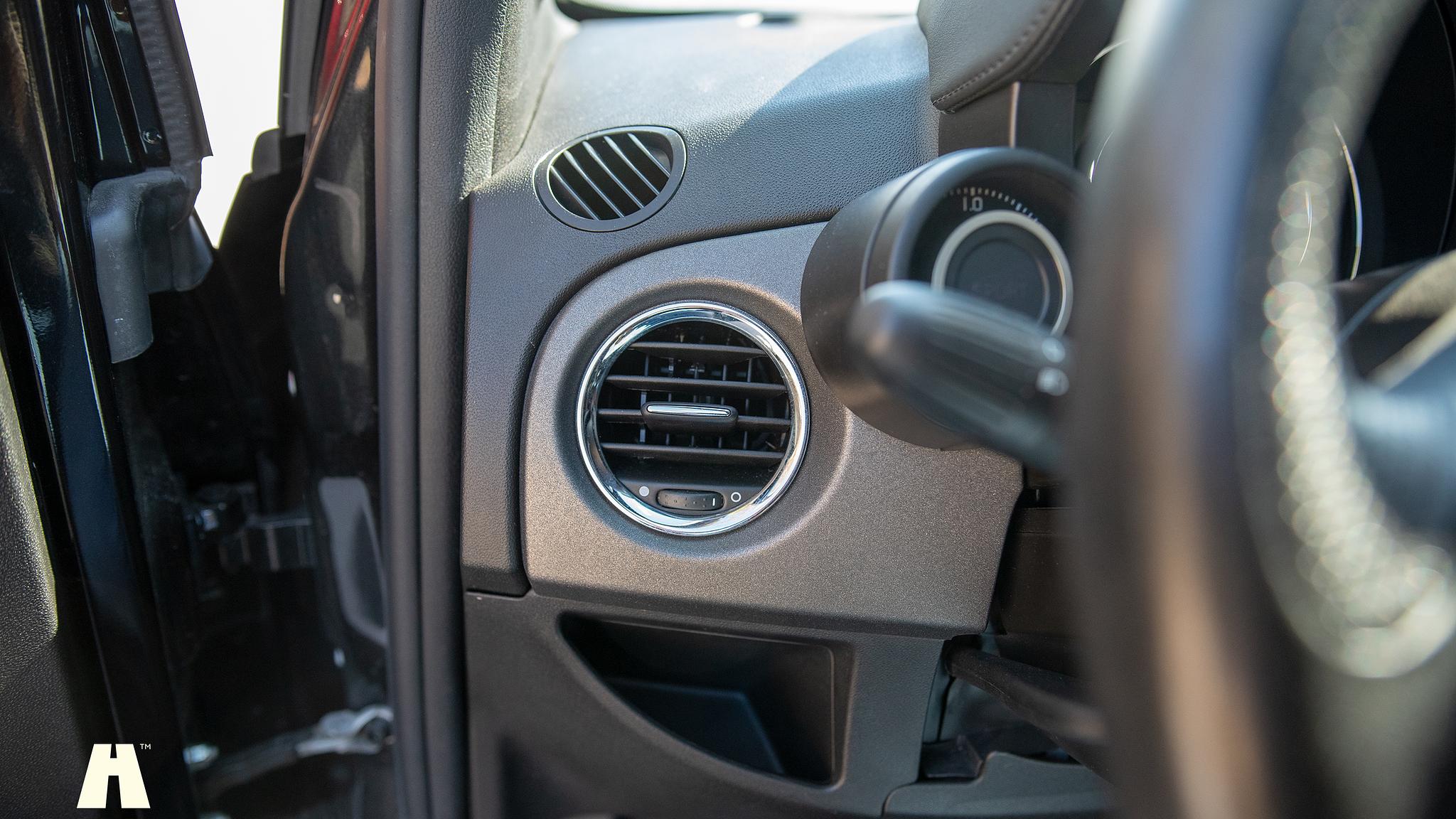 Interiörbild 2016 Abarth 595 Competizione (24)