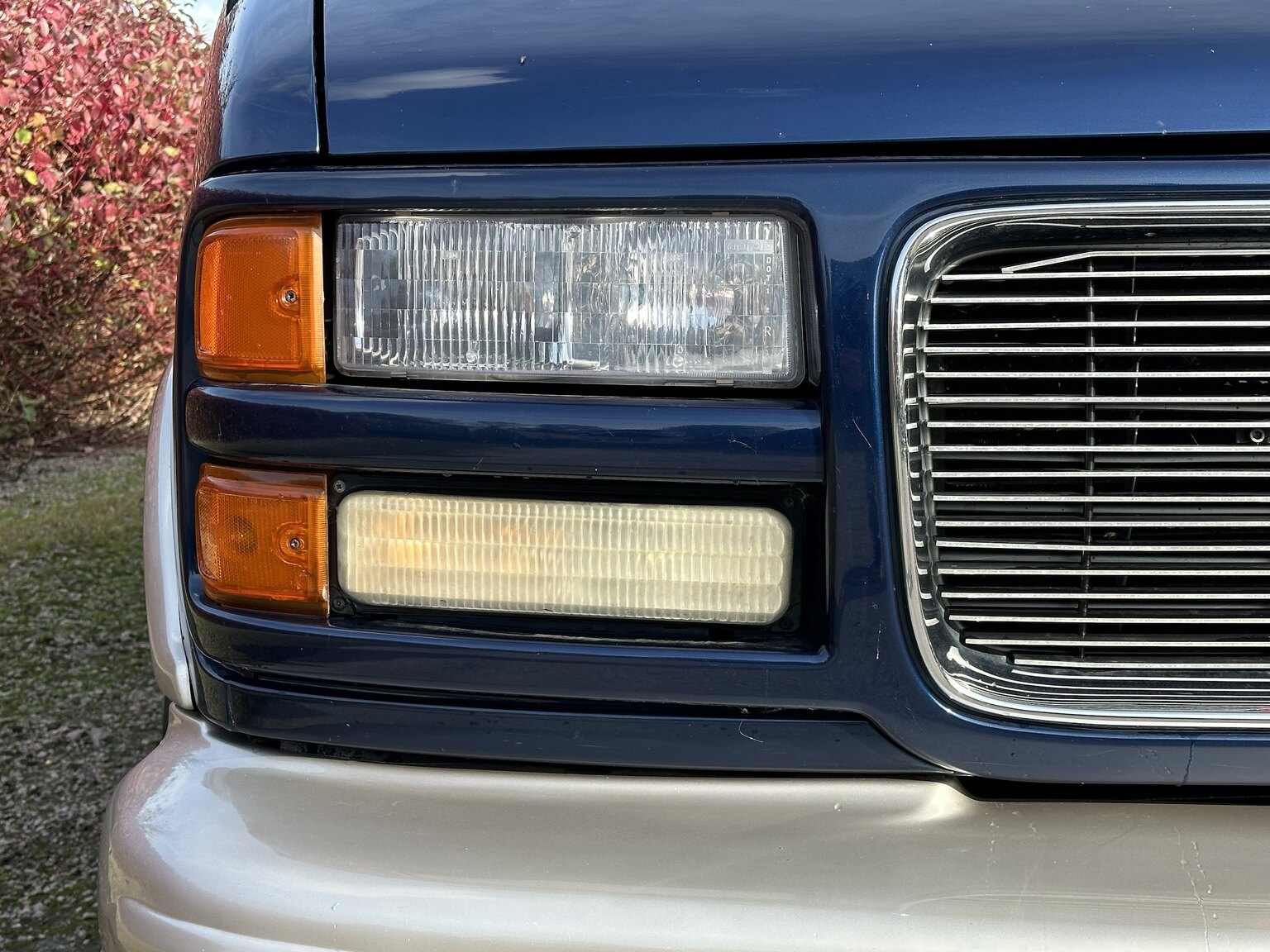 Exteriörbild på 2000 GMC Savana G1500 Conversion Van