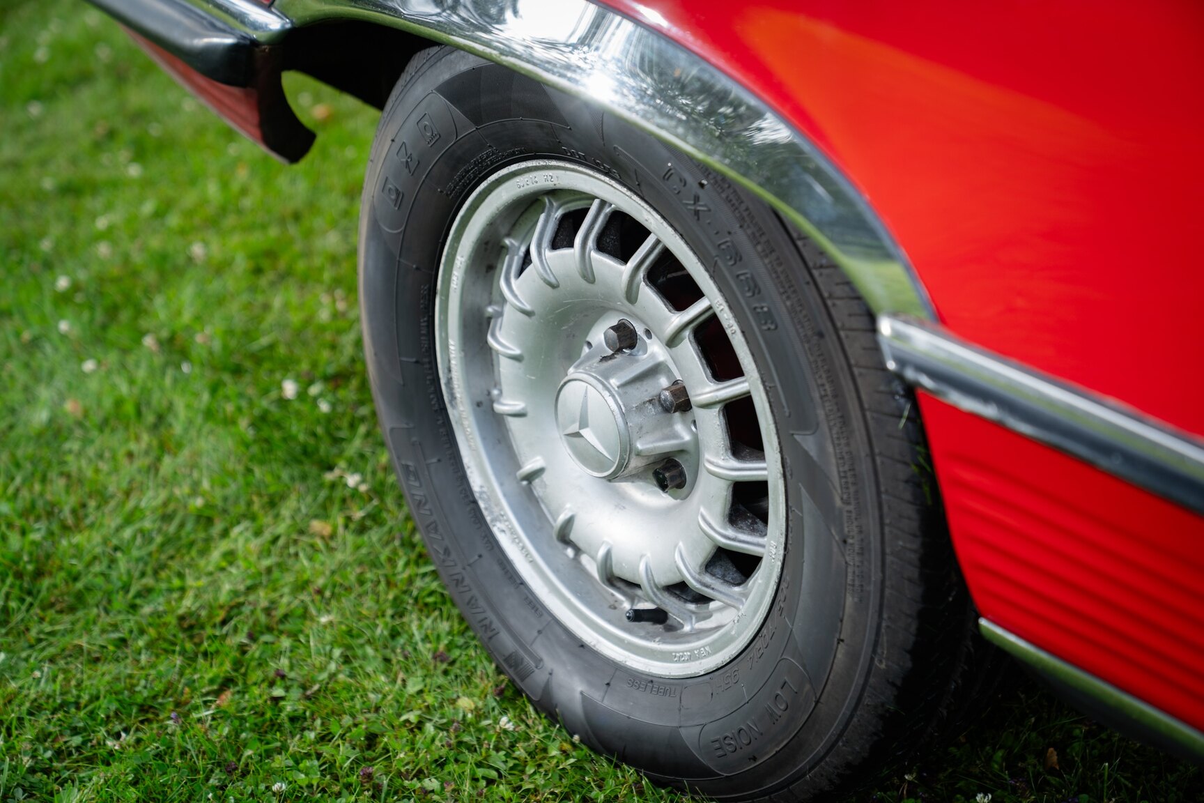 Exterior image of 1975 Mercedes-Benz 350 SLC
