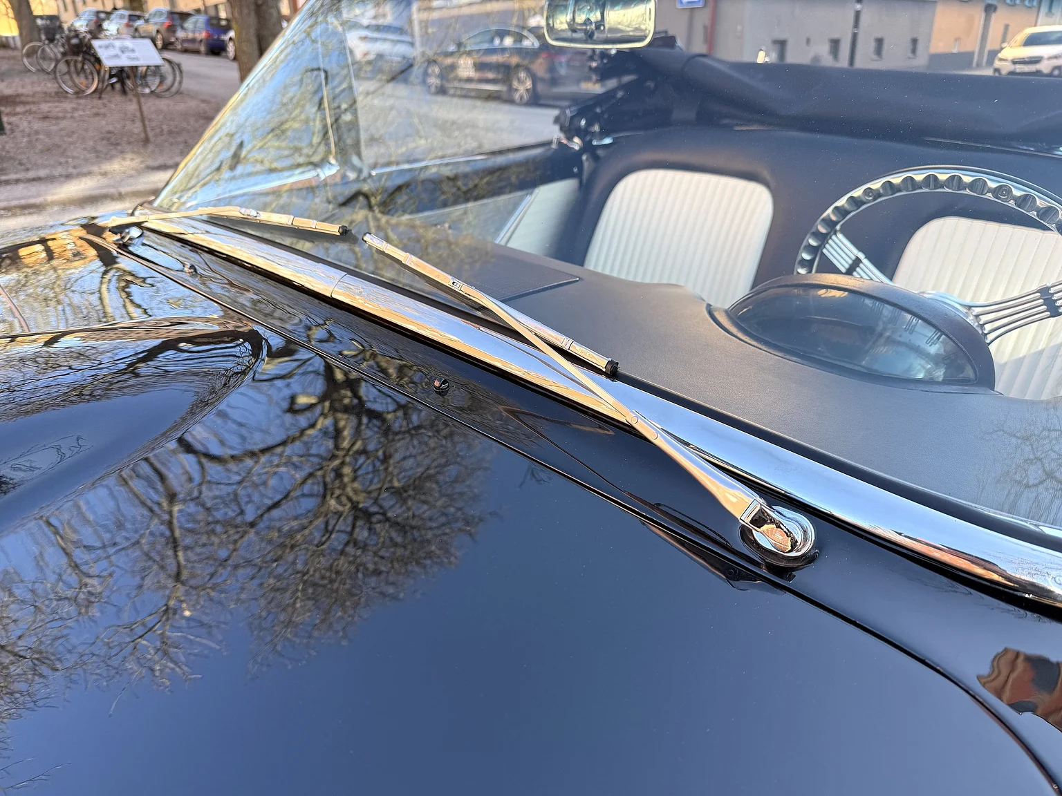 Exterior image of 1955 Ford Thunderbird (41)