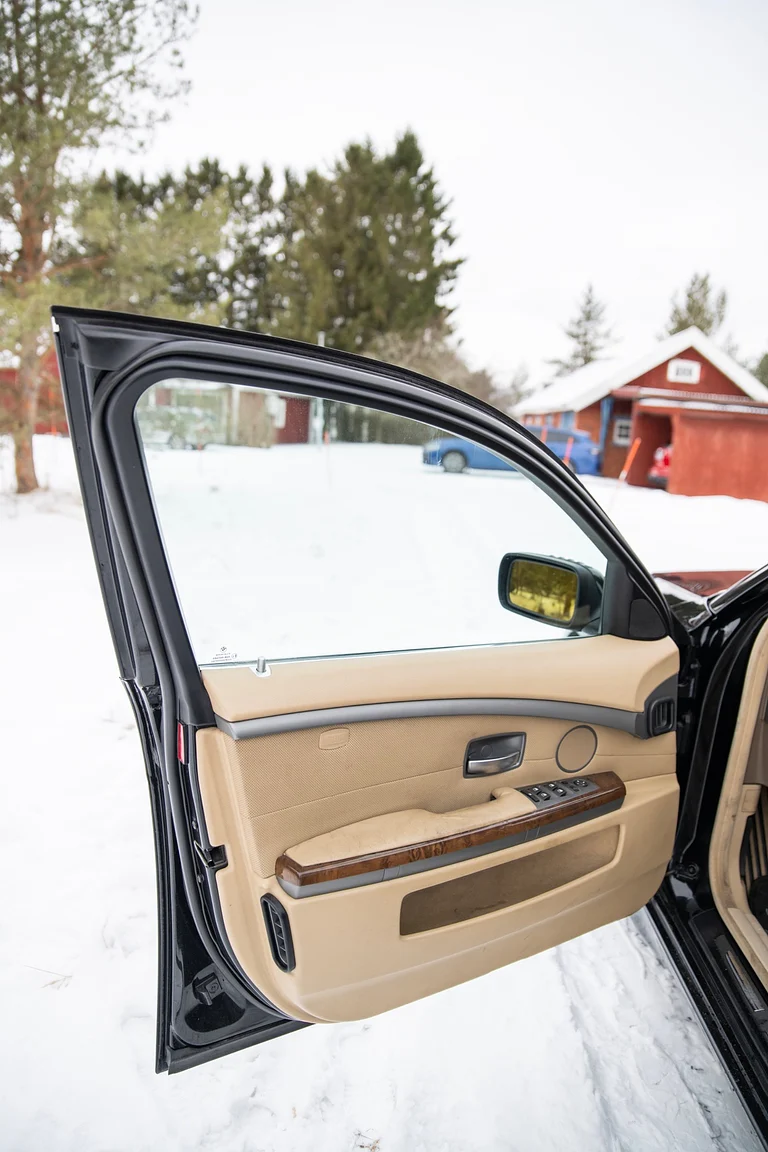 Innenraumfoto von 2002 BMW  745 iA (2)