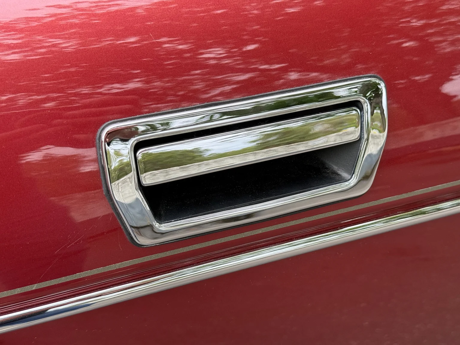 Exteriörbild på 1988 Daimler Six (56)