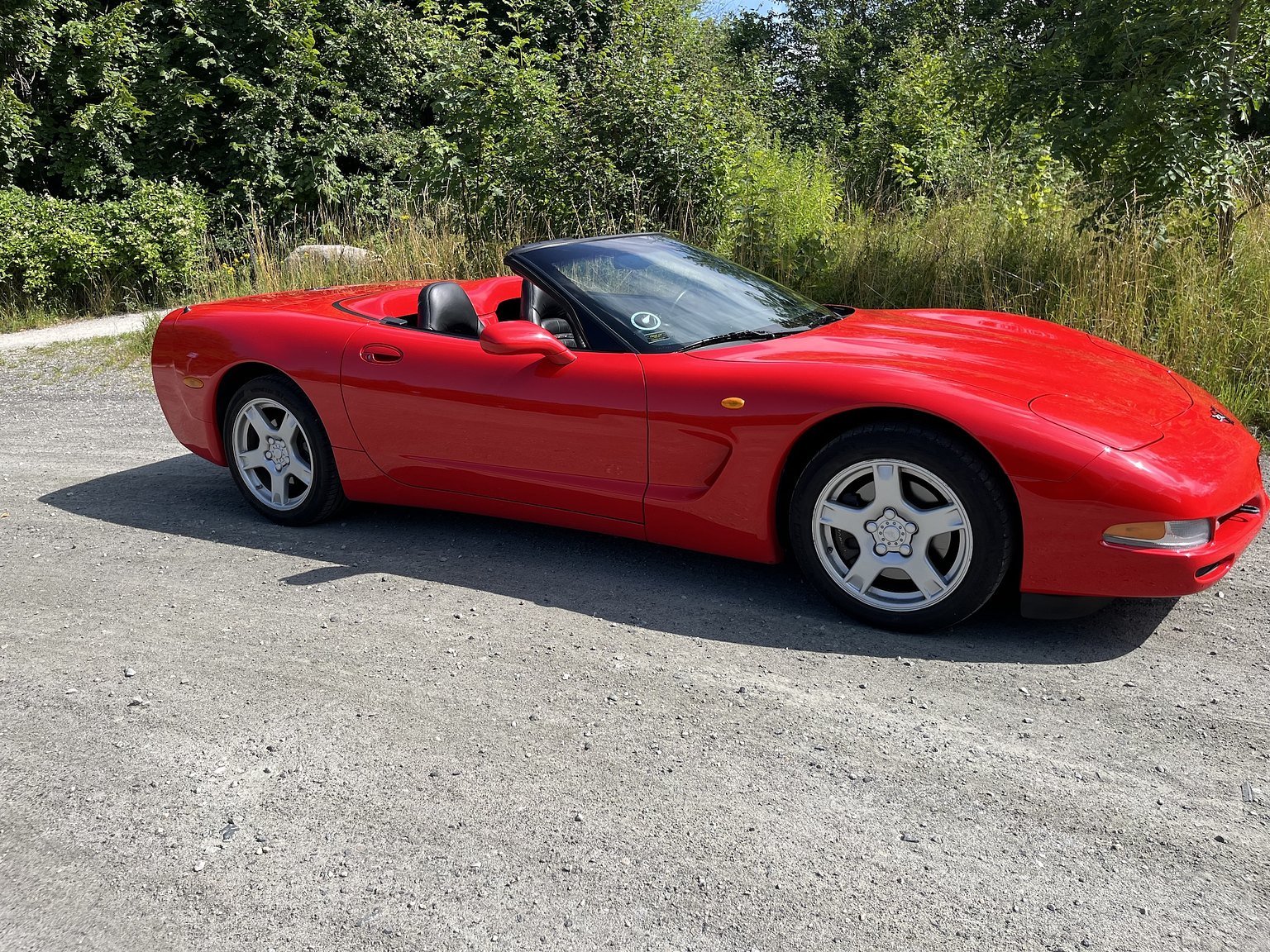 Exterior image of 2000 Chevrolet Corvette Cabriolet