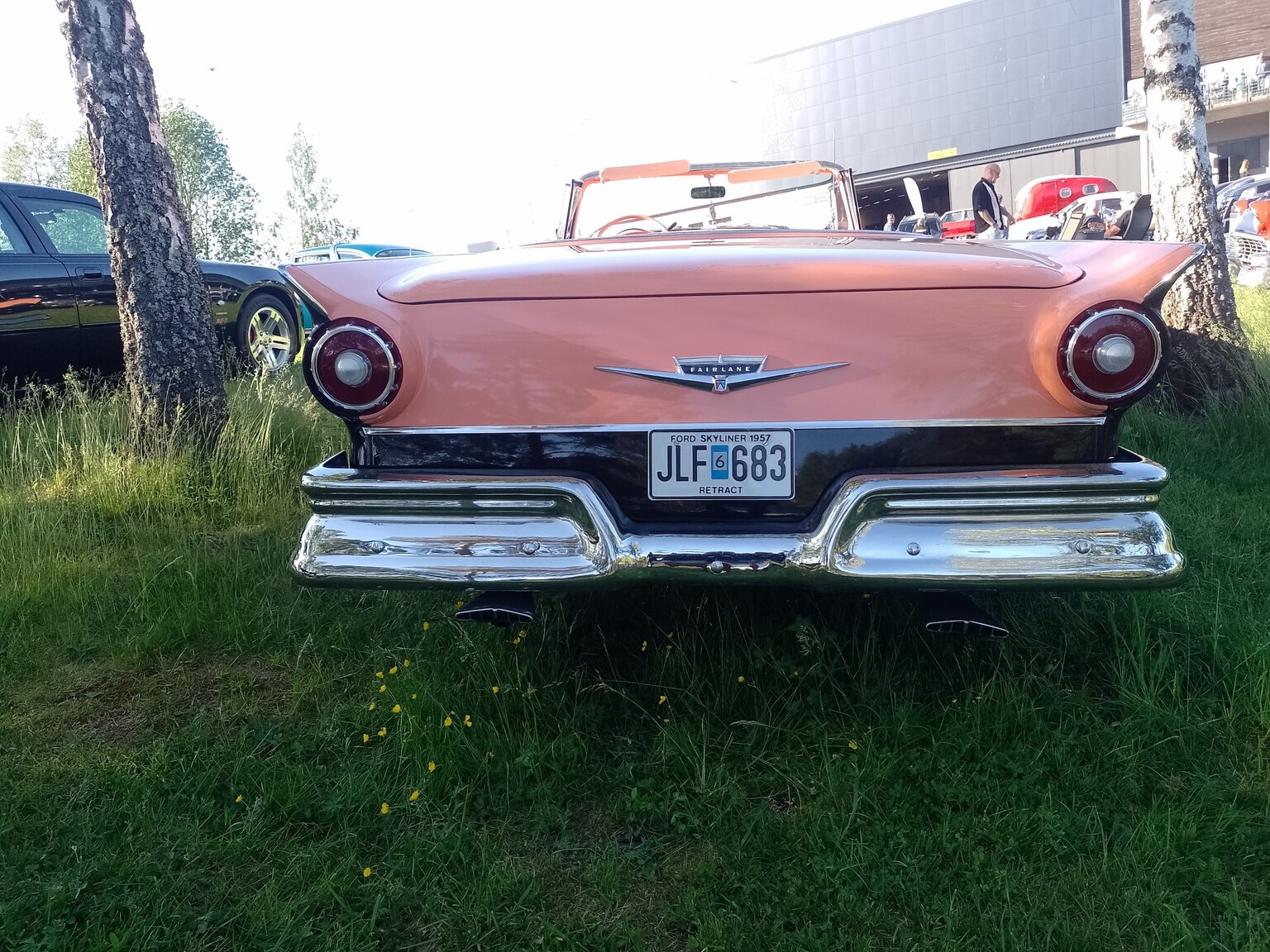 Exterior image of 1957 Ford Fairlane 500 Skyliner Retract