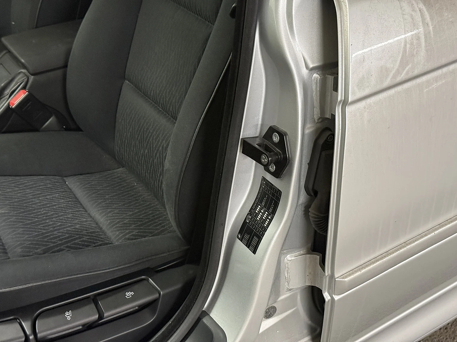 Interior image of 2002 BMW 520i (13)