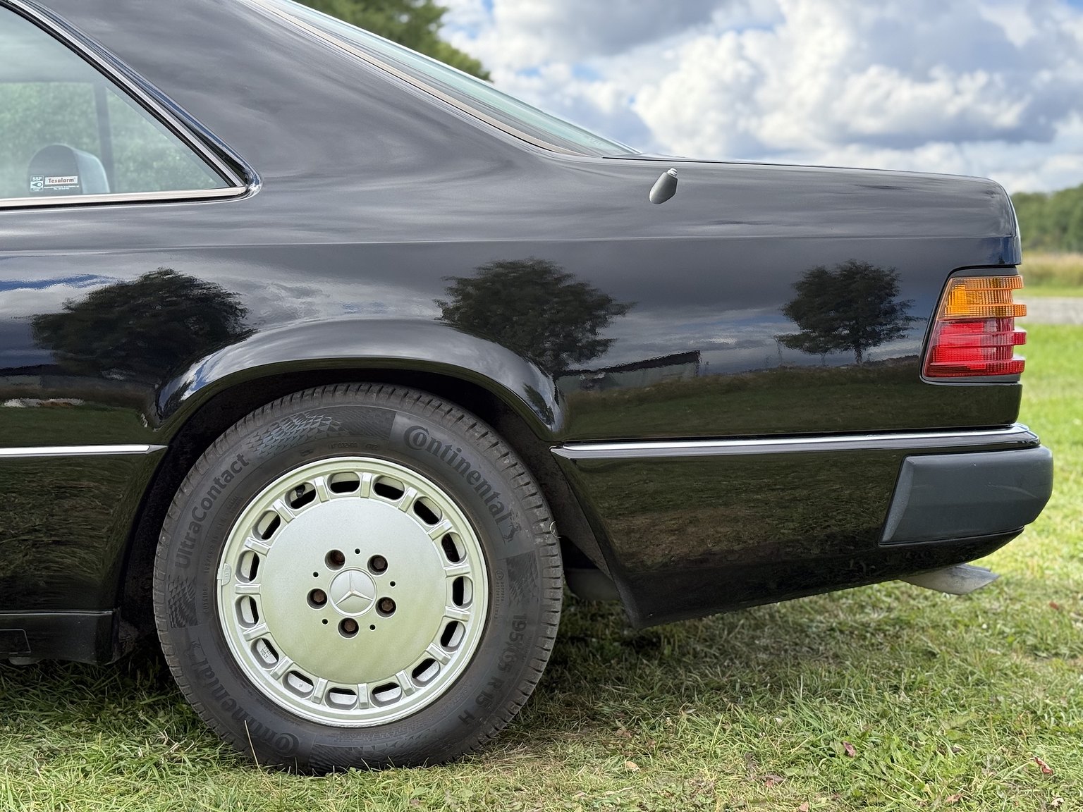 Exterior image of 1990 Mercedes-Benz 300CE-24