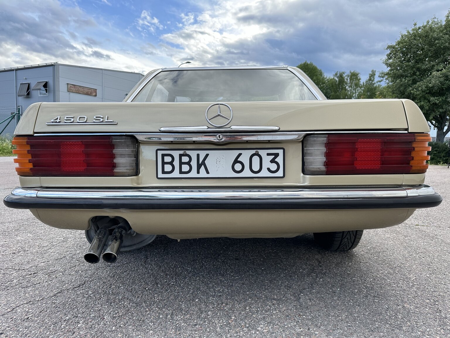 Exteriörbild på 1974 Mercedes benz 450 SL