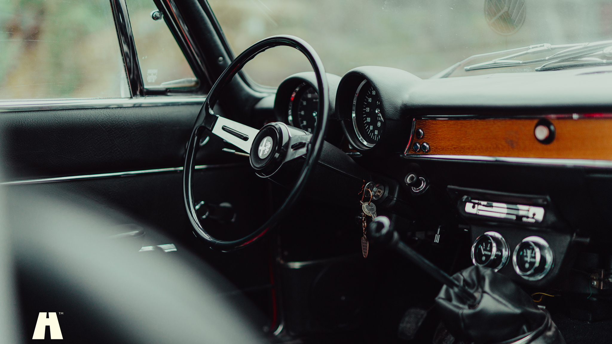 Innenraumfoto von 1972 Alfa Romeo Giulia GT 1300 Junior