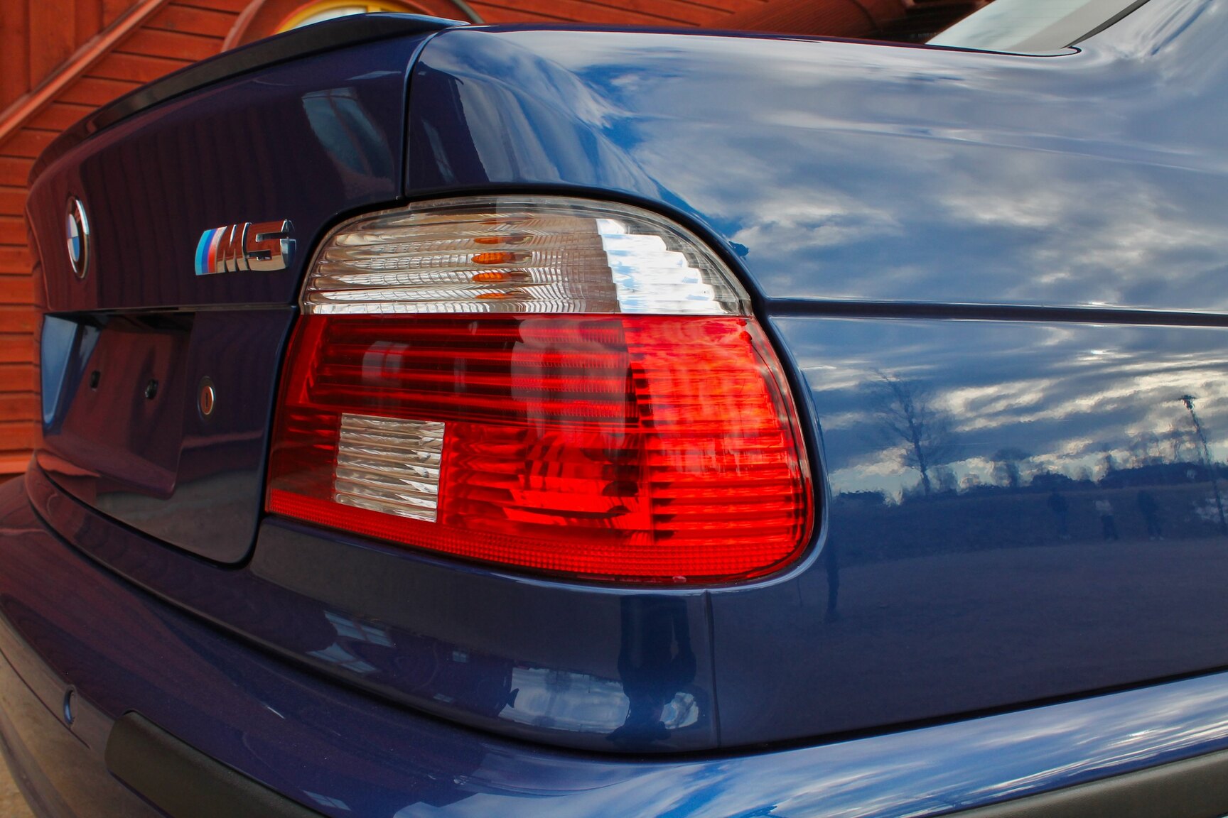 Exteriörbild på 2003 BMW M5