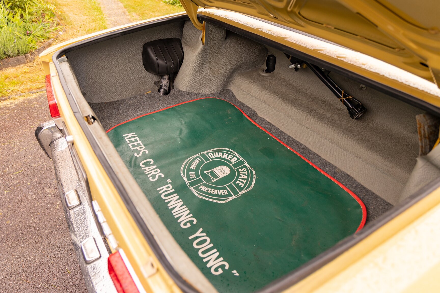 Interior image of 1974 Alfa Romeo Berlina 2000