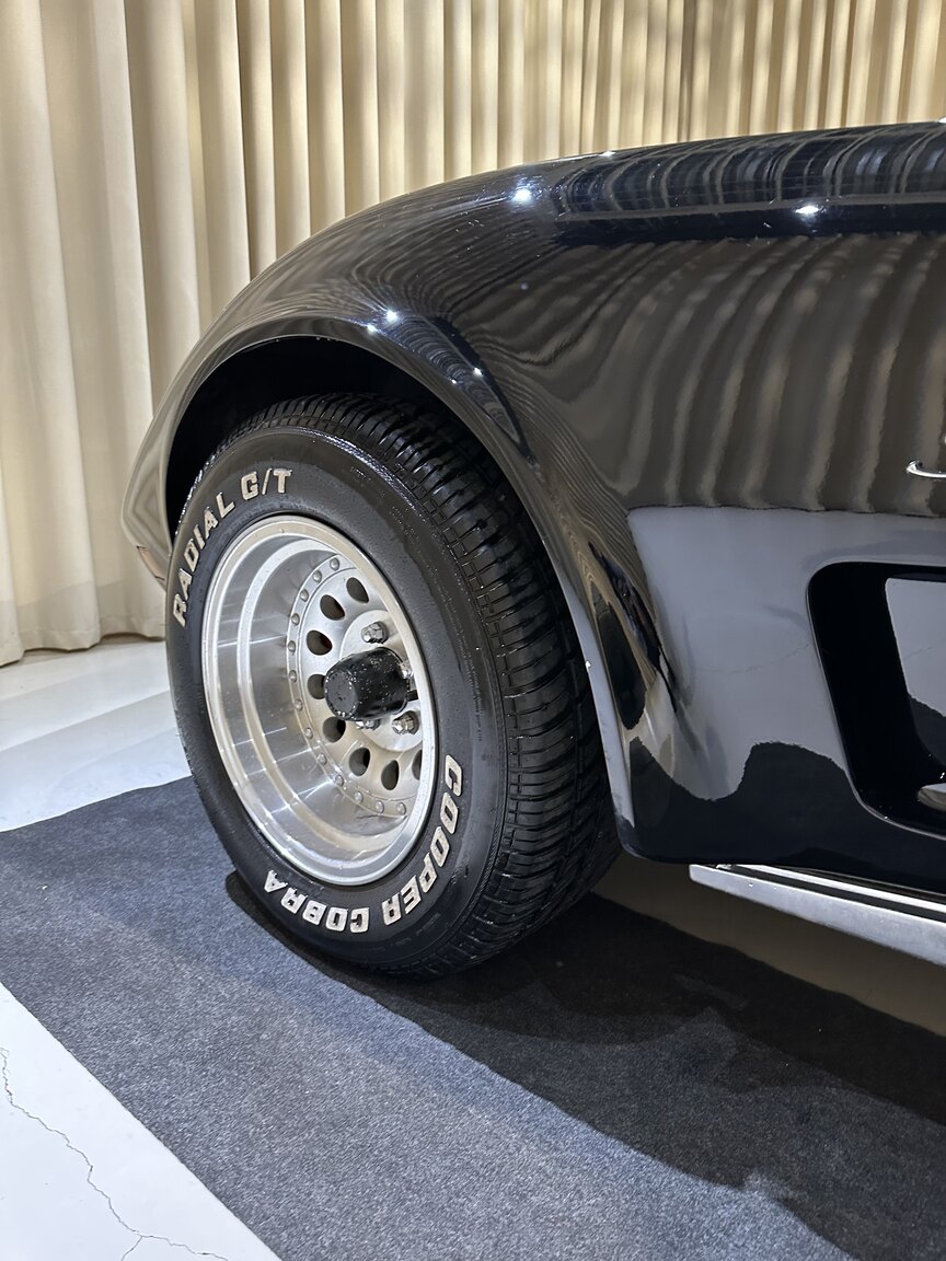 Exterior image of 1975 Chevrolet Corvette Stingray 