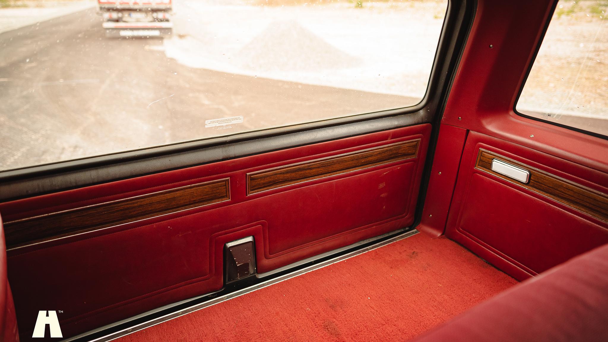 Innenraumfoto von 1986 Dodge Ramcharger