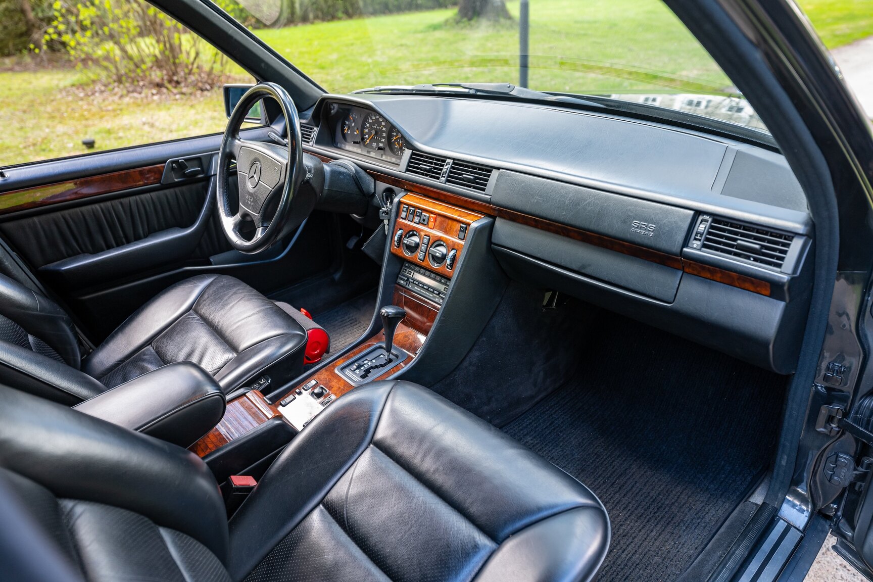 Interior image of 1993 Mercedes-Benz 400 E